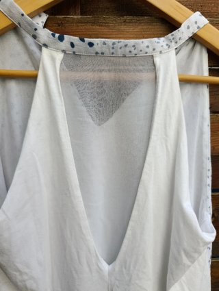 Camisa sin mangas azul y blanca Talla S