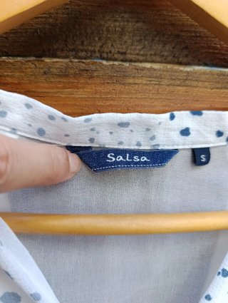 Camisa sin mangas azul y blanca Talla S