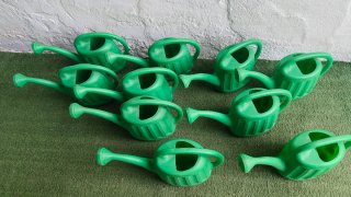 Regadera verde para niños. Guardería