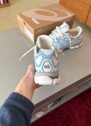 Zapatillas Asics Azules y Blancas