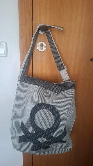 Bolso Shopper Benetton Negro y Gris