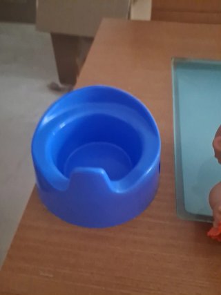 Muñeca bebé con orinal