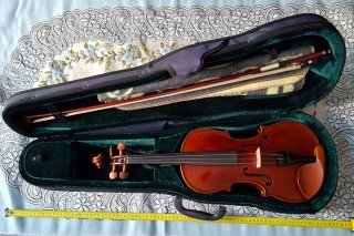 Violín 4/4 Eschini con arco y funda