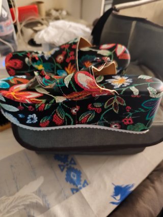 Sandalias de cuña con estampado floral Son un 38