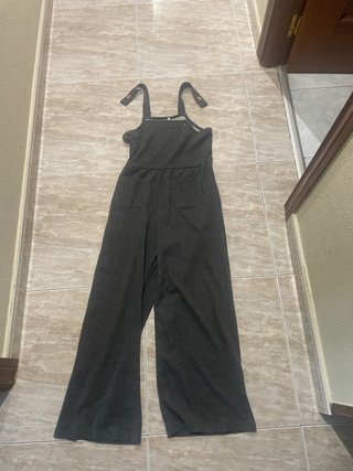 Peto gris con tirantes