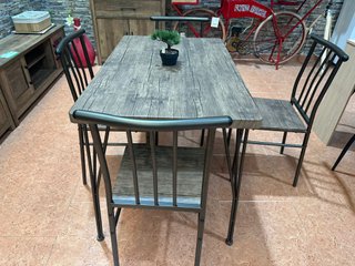Mesa y 4 sillas comedor