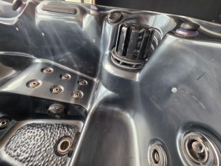 Jacuzzi SEMINUEVO con TAPA, ESCALERA y GARANTIA.