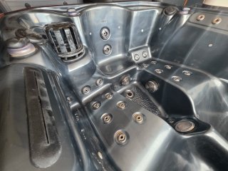 Jacuzzi SEMINUEVO con TAPA, ESCALERA y GARANTIA.