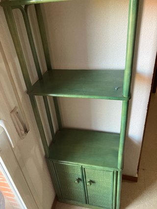 Escritorio verde ratán y madera