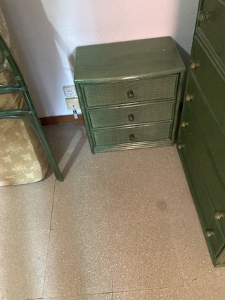 Escritorio verde ratán y madera
