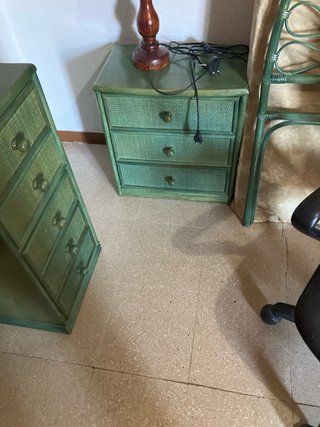 Escritorio verde ratán y madera