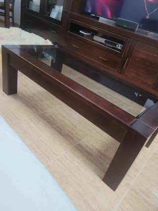 Mesa de centro de madera y cristal