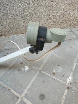 Antena parabólica y brazo soporte fijador pared
