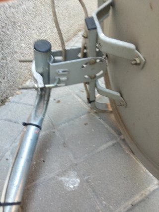 Antena parabólica y brazo soporte fijador pared