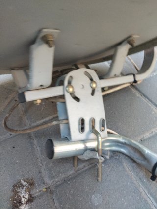 Antena parabólica y brazo soporte fijador pared