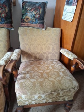 Sofá y 2 sillones de tela y madera