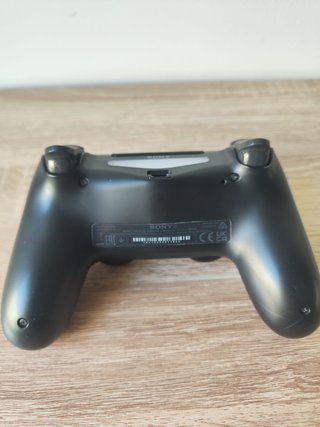 PS4 Slim 500GB c/ Comando DualShock 4 e Cabos
