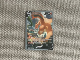 Carta Pokémon Charizard V