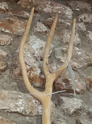 Horca artesanal de madera