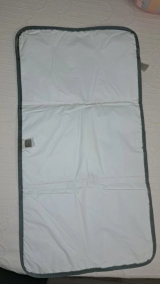 Porta documentos, cambiador y nevera