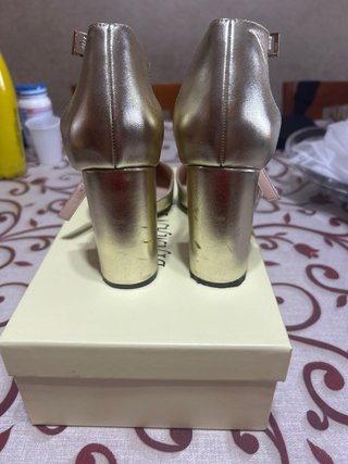 Scarpe con tacco oro