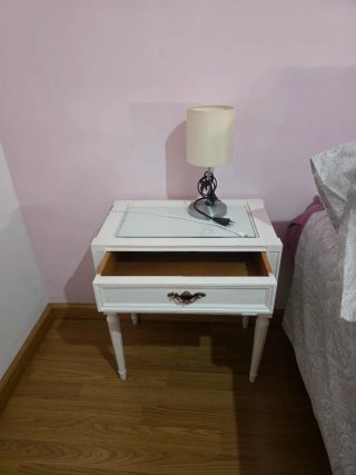 Comodini antichi bianchi