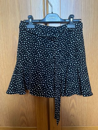 Falda pantalón de lunares negra y blanca