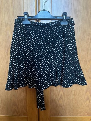 Falda pantalón de lunares negra y blanca