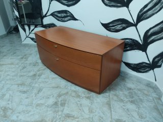 Cómoda de madera marrón