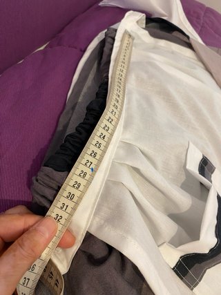 Traje neska tonos grises y blanco