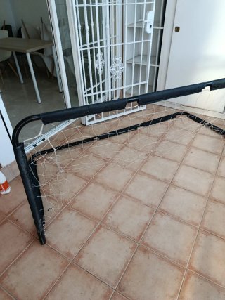 Portería de fútbol con red