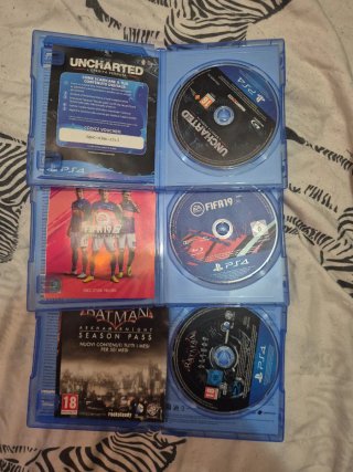 Lotto Giochi PS4: FIFA 19, Uncharted, Batman