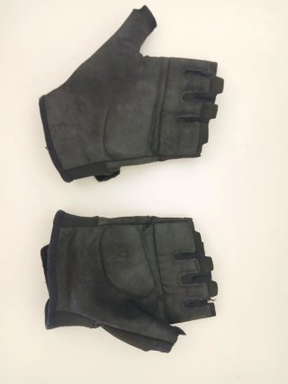 Guantes negros sin dedos para entrenamiento
