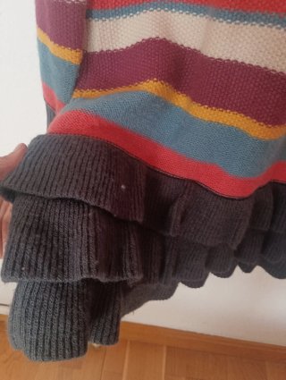 Vestido de punto a rayas con volantes, de otoño.