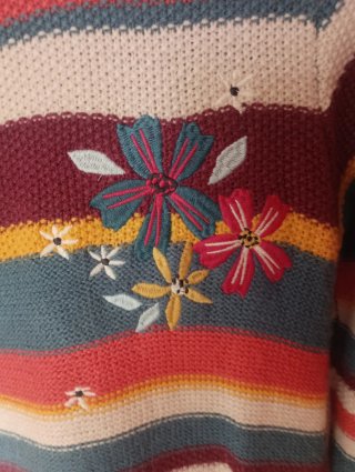 Vestido de punto a rayas con volantes, de otoño.