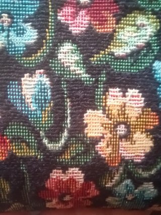 Antiguo costurero marca Petit