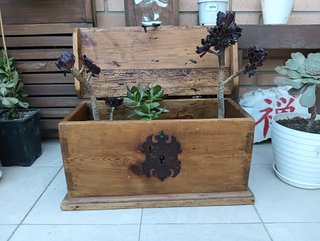 Baúl antiguo madera y metal