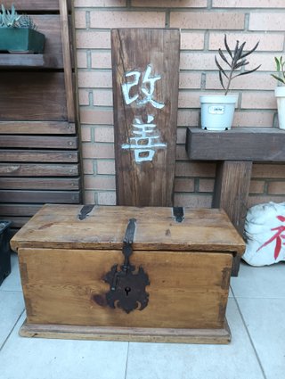 Baúl antiguo madera y metal