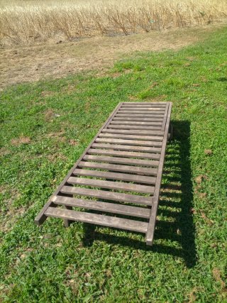 Lettino in teak con ruote
