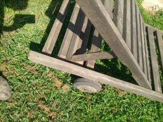 Lettino in teak con ruote