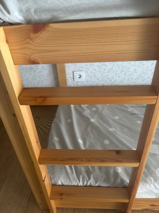 Litera con tobogán de madera