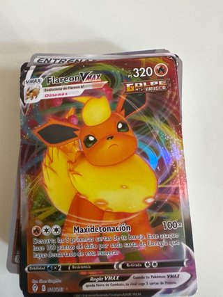 Carta Pokémon Flareon VMAX 320 PS