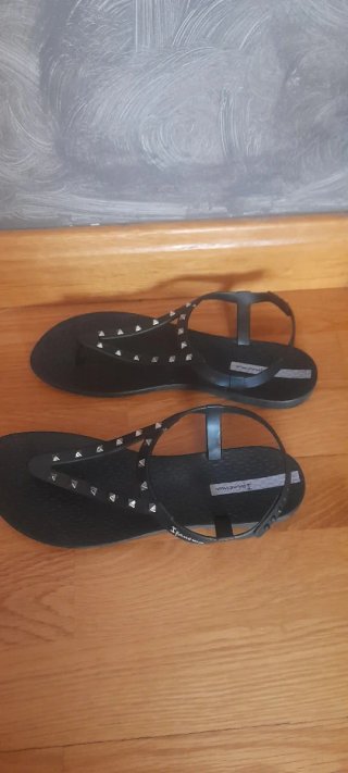 Sandalias Ipanema con tachuelas