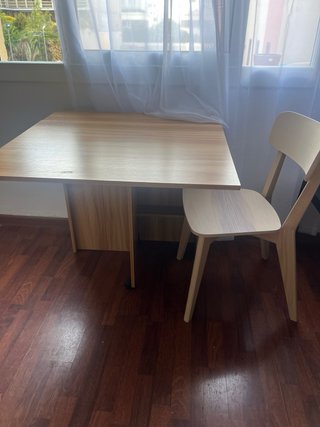 Mesa extensible y silla madera