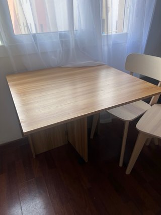 Mesa extensible y silla madera