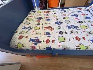 Cama infantil extensible IKEA azul