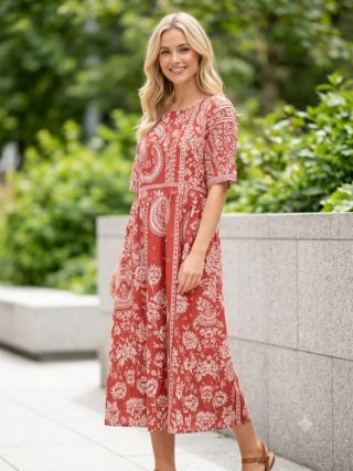 Vestido estampado floral vermelho e bege