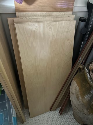 Baldas de madera clara