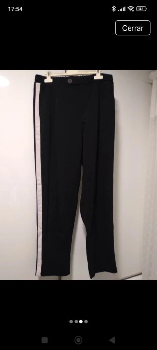 Pantalón deportivo negro con raya blanca