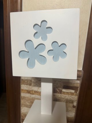 Lámpara infantil con flores azules